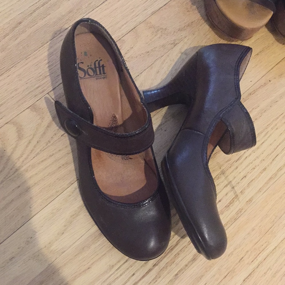 Shoes - Picture 6 of 8